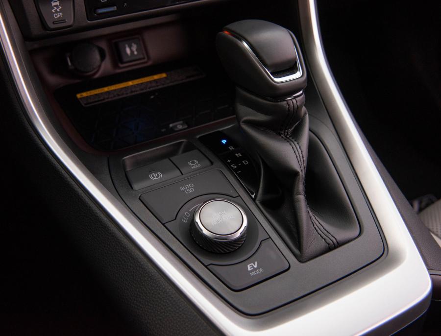 Детали интерьера Toyota RAV4 XSE Hybrid 2018 года  (NA) (фото 66 из 71)